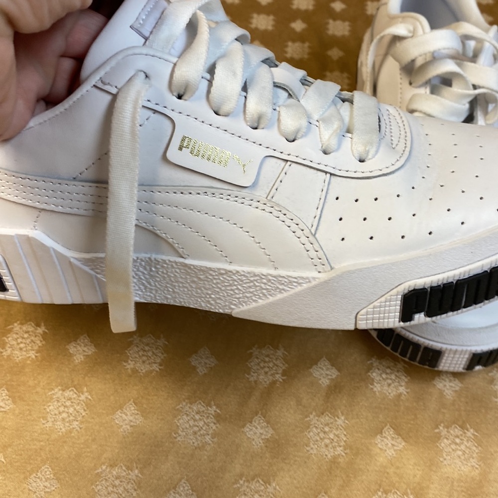 Women’s Puma Sneakers, Size 8 - EXCELLENT Condition!